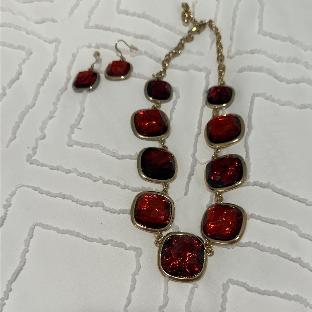 Chic Red and Gold Necklace Set